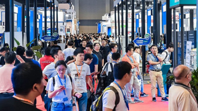 阳光房选材：铝合金与断桥铝的差异化解析**